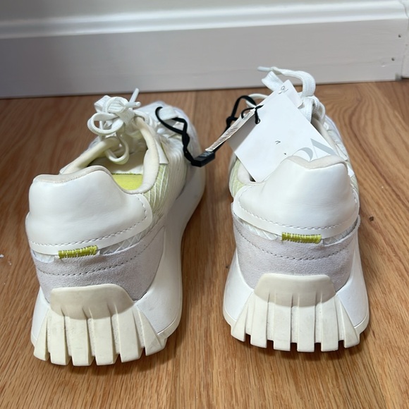 New! Zara women’s 8, contrasting color sneakers. - Picture 4 of 12